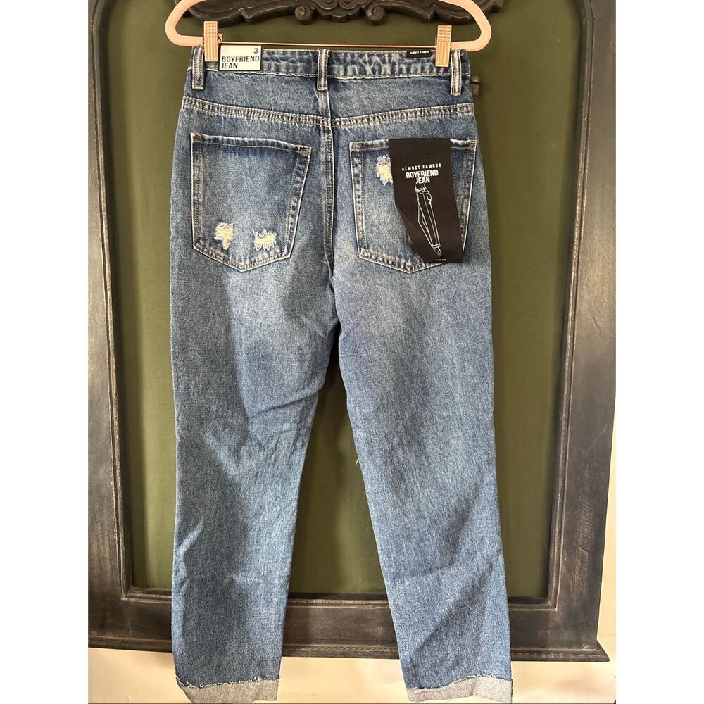 Almost Famous Ripped Boyfriend jeans Size 3 NWT - Picture 2 of 3